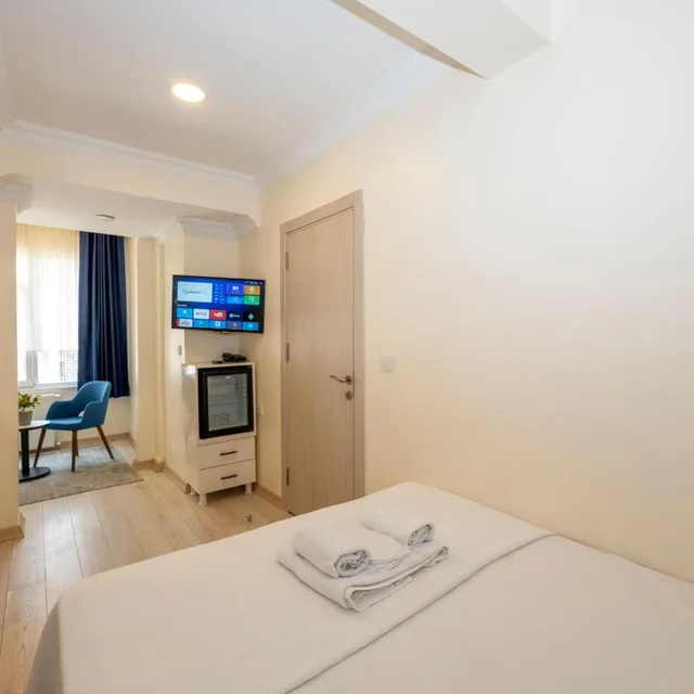 Standard, King Bed, Hotel Grand Istanbul 3/4
