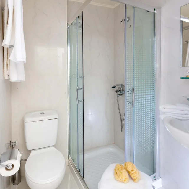 Room, Double or Twin Bed, Garden or Mountain View، Elounda Akti Olous Hotel - Adults Only 6/10