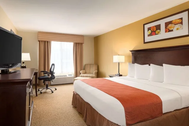 Room, King Bed, Country Inn Suites By Radisson Savannah I 95 North Ga 2/20