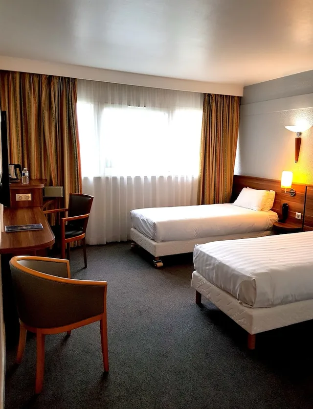 غرفة كومفورت بسريرين منفصلين، Kyriad Prestige Mulhouse Basel 3/9