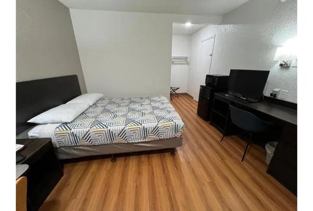 1 Full Bed - ADA/RI Shower/Micfridge, NS, Motel6 Longview, TX 1/10