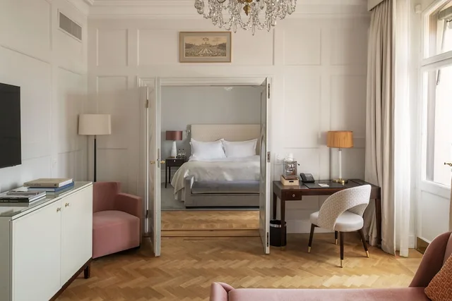 Superior, Suite, Queen Bed, Street or Courtyard View، Grand Hotel Stockholm 3/4