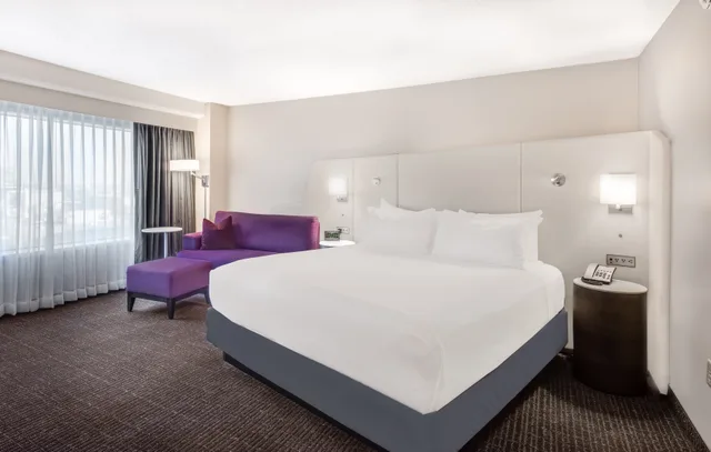 Worklife, King Bed، Crowne Plaza Cleveland At Playhouse Square An Ihg Hotel 3/10