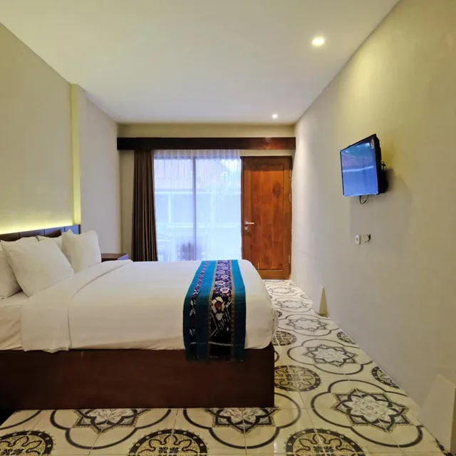 غرفة بسرير مزدوج بإطلالة على المسبح، The Nalaya Hotel & Resto 6/8