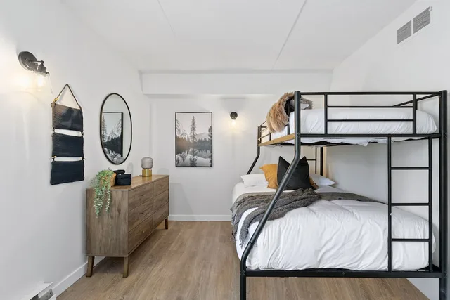 Green, King Bed, 2 Bunk Beds, Trundle Bed, Sofa، The Lodges At Blue Mountain Wintergreen Condos 4/10