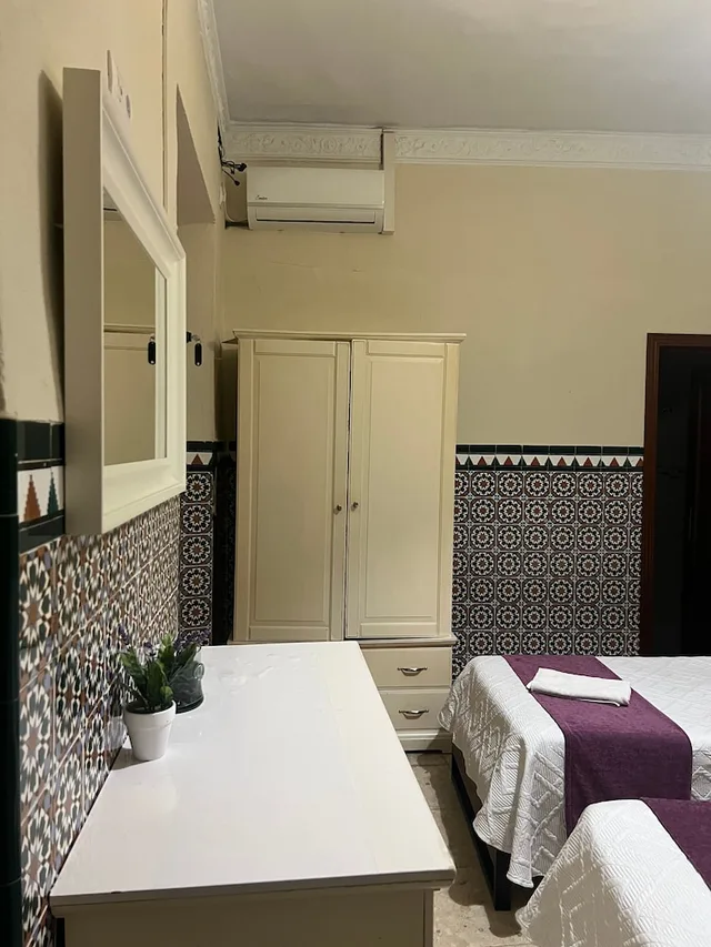 Room, Triple, 3 Beds, Private Bathroom, Ground Floor, Pension Catedral 2/10