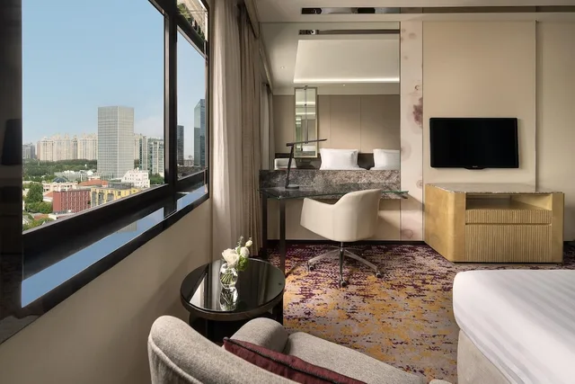 غرفة تنفيذية بسريرين منفصلين بإطلالة على المدينة، Kempinski Hotel Beijing Yansha centre 3/5