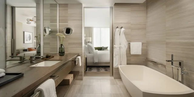 غرفة بريميير بسرير مزدوج، Four Seasons Hotel Toronto 3/3