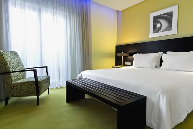 Room, Twin Beds, Sana Capitol Hotel 7/10