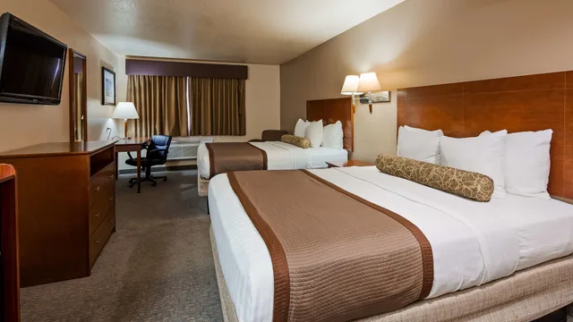 غرفة قياسية بسريرين كوين يُسمح فيها بالحيوانات الأليفة، Best Western Desert Oasis 1/7