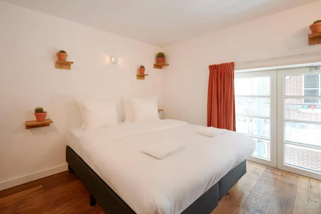 House, Shared Bathroom، Hotel Not Hotel 2/9