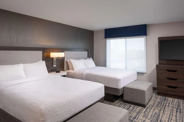 جناح بسريرين كوين، Hampton Inn Suites Manteca 2/9