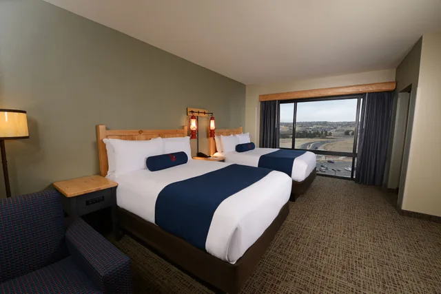 جناح ديلوكس بسريرين كوين بإطلالة على الجبل مع أريكة، Great Wolf Lodge Colorado Springs 2/5