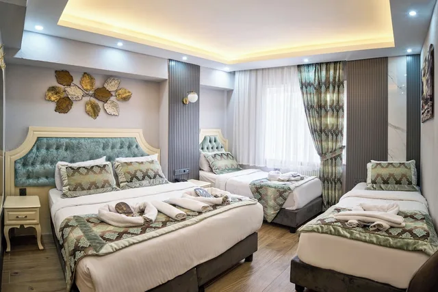 Family, 1 Single and 2 Queen Beds، Sirkeci Ersu Hotel 6/10