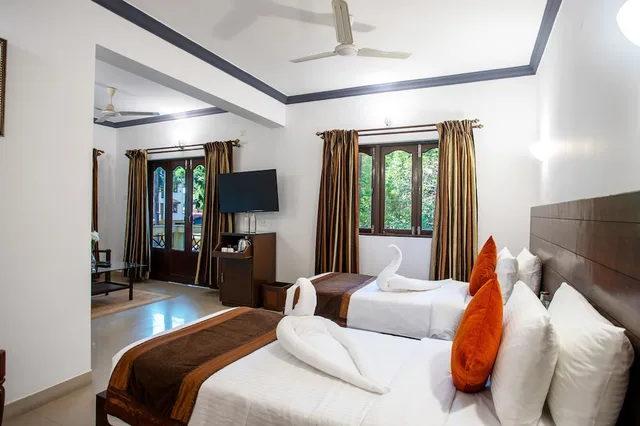 غرفة فاخرة بسرير كينج بإطلالة على الحديقة بشرفة، Goa Villagio Resort & Spa 2/5