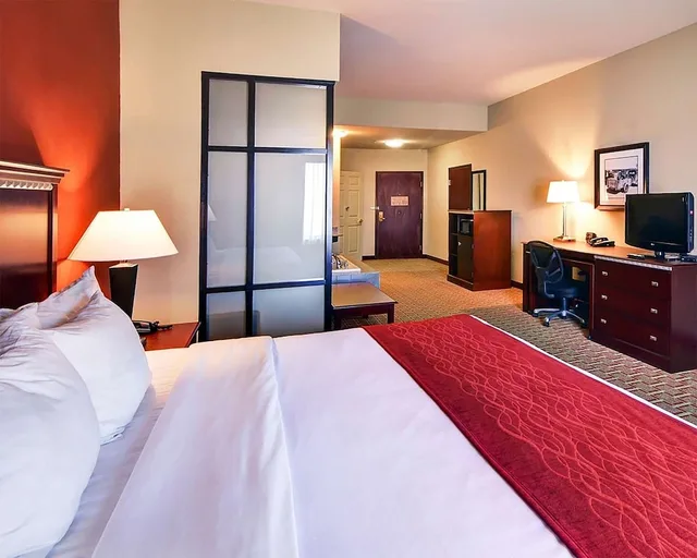 Upgrade, Suite, King Bed, Accessible، Comfort Suites At Lake Worth 4/7