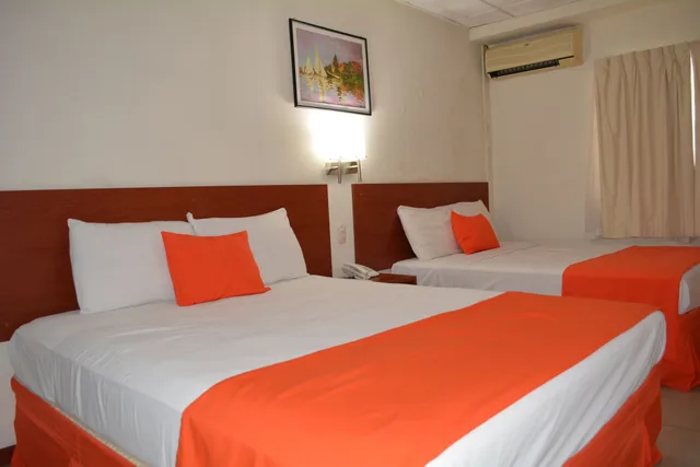 غرفة كلاسيكية ثلاثية بسريرين مزدوجين، Hotel Windsor Plaza 1/4