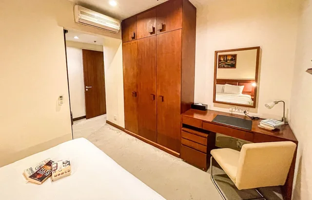 غرفة ديلوكس بسرير كينج وسرير كوين بغرفتي نوم، Wil'que Westlake Hotel & Residences 7/10