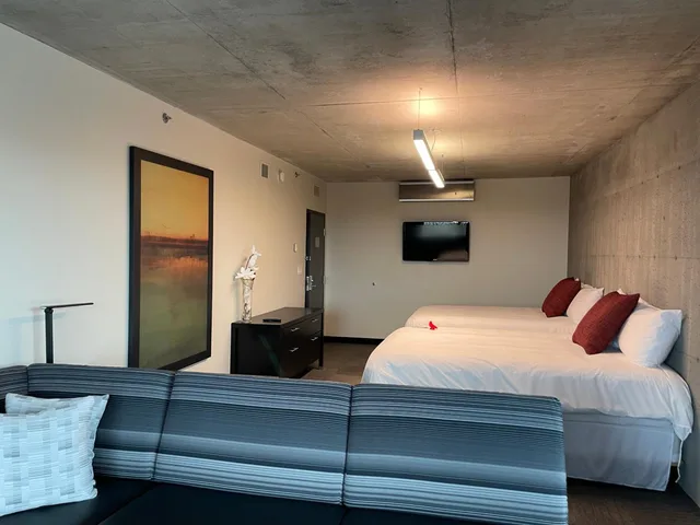 جناح عائلي بسرير كينج، Grand Times Hotel Sherbrooke 1/5