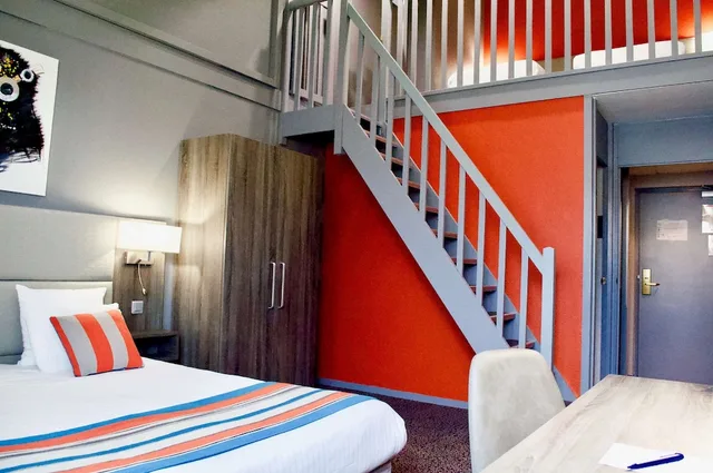 غرفة قياسية بسرير كوين وسريرين منفصلين، KYRIAD PRESTIGE BORDEAUX OUEST - MERIGNAC 4/6