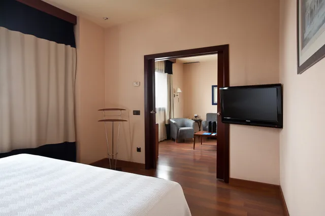 جناح جونيور عائلي، Occidental Sevilla Viapol 3/5