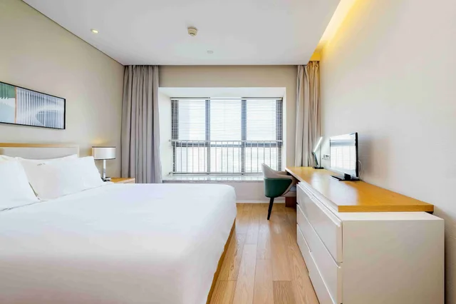 1 Bedroom, Suite, Balcony, Bathtub, Holiday Inn Hotel And Suites Suzhou Yangcheng Lake 1/2