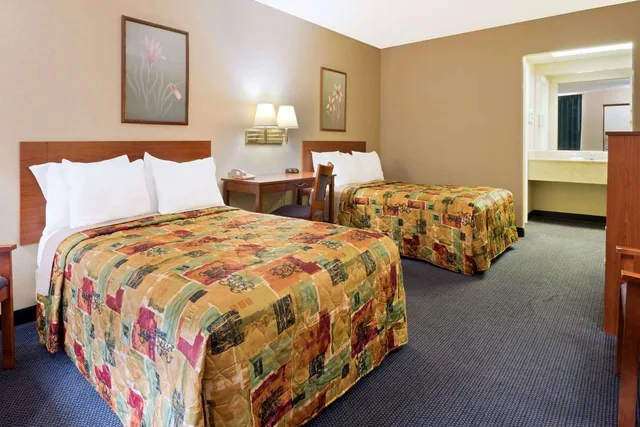 غرفة بسريرين مزدوجين، Knights Inn Elizabethtown 2/4