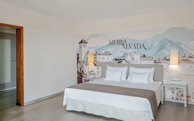 غرفة عائلية بسريرين منفصلين بإطلالة جزئية على البحر مع أريكة، Vila Gale Isla Canela 6/10