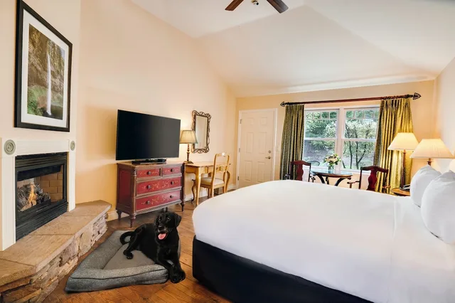 Standard, King Bed, Pet Friendly, Oregon Garden Resort 1/4