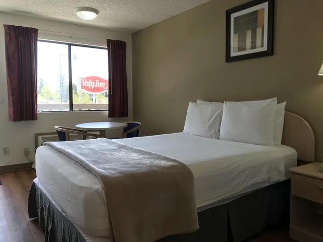 غرفة قياسية بسرير كوين، Sea-Tac Airport Value Inn 1/6