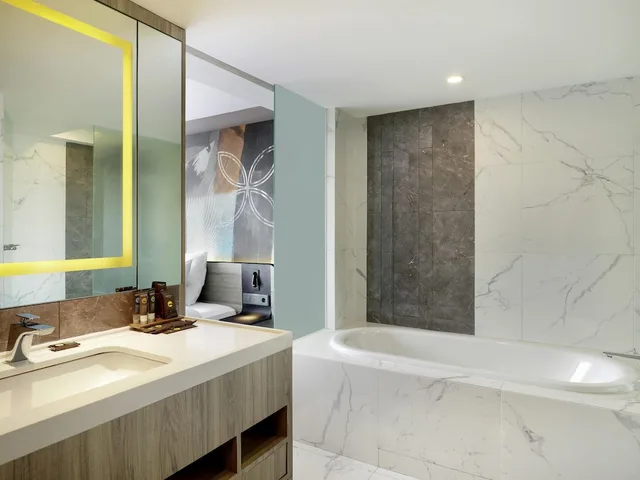 جناح جونيور بسرير كينج، Novotel Suites Yogyakarta Malioboro 3/7