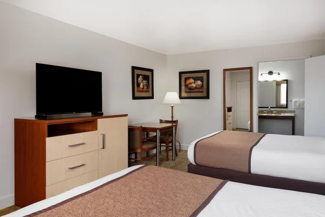 غرفة قياسية بسريرين كوين لذوي الإعاقة، Best Western Discovery Inn 6/9