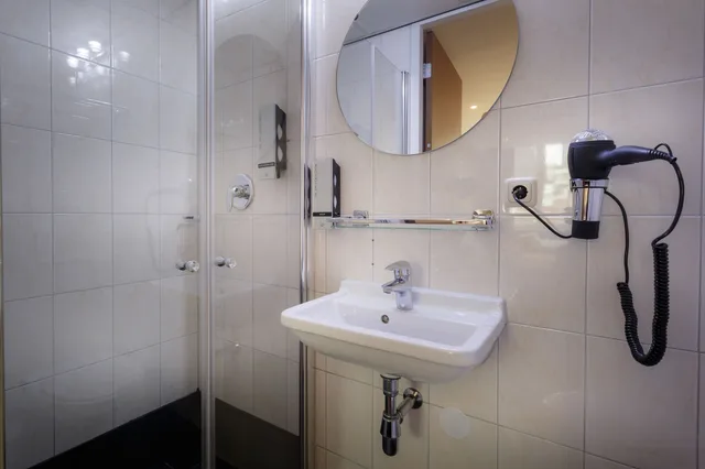 غرفة بسرير مزدوج، Amsterdam Downtown Hotel 2/2