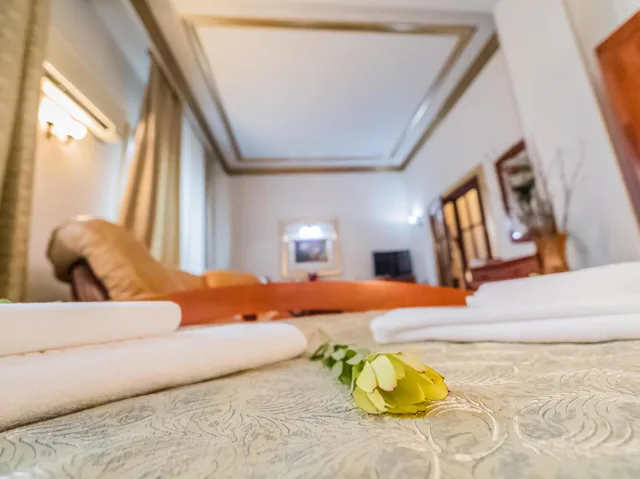 جناح ديلوكس بسرير كوين بجاكوزي، Bucharest Comfort Suites 1/1