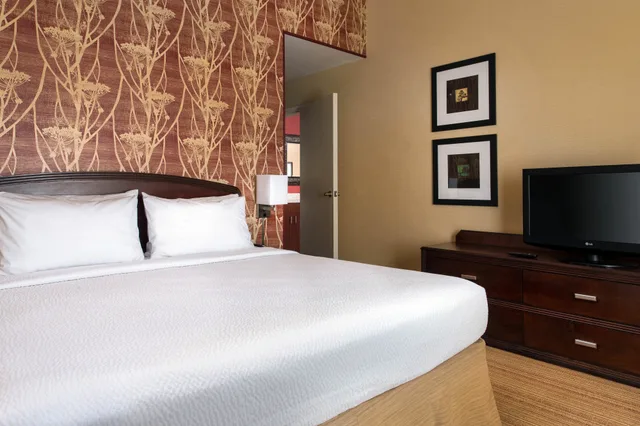 جناح بسرير كينج بغرفة نوم واحدة بحوض استحمام لذوي الإعاقة، Sonesta Select Las Vegas Summerlin 1/3