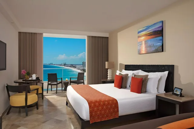 غرفة ديلوكس بسرير كينج بإطلالة جزئية على البحر، Krystal Grand Cancun All Inclusive 1/1