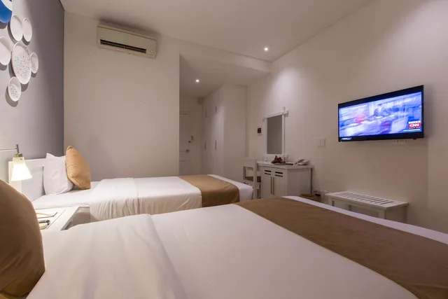 غرفة عائلية ثلاثية بثلاثة أسرّة بإطلالة على المدينة، Alba Hotel 2/5