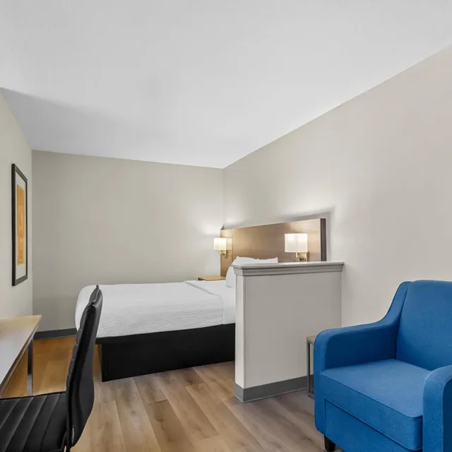 Studio, Queen Bed, Sonesta Simply Suites Stafford 4/10