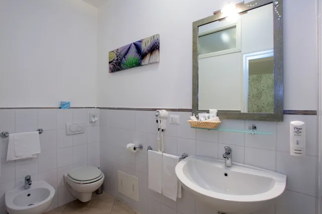 استوديو بثلاثة أسرّة في الملحق، Albergo Centrale Bologna 7/7