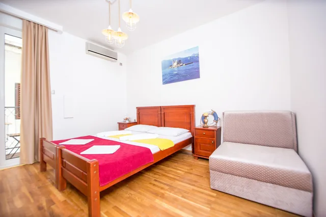 غرفة كلاسيكية ثلاثية بسرير كينج وسرير فردي، Villa Dieden 1/2