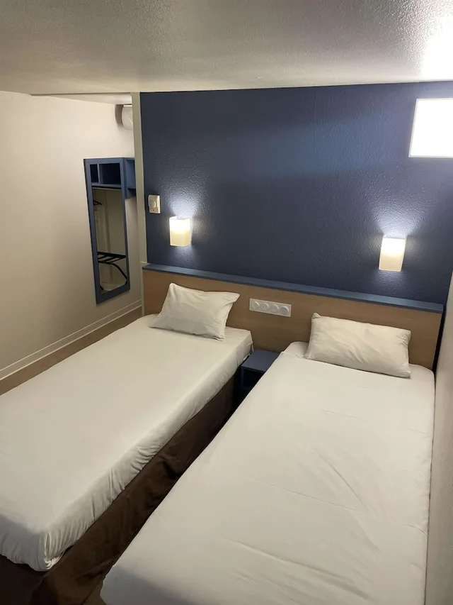 غرفة قياسية بسريرين منفصلين، Kyriad Direct Montpellier Ouest Saint Jean De Vedas 1/10