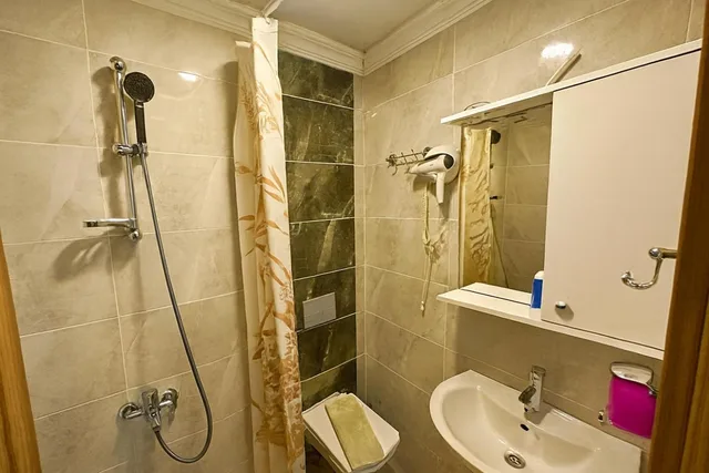 غرفة مفردة، Biter Hotel 9/11