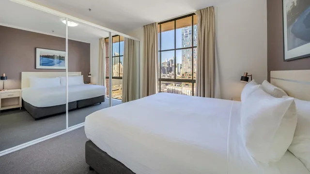 شقة تنفيذية بسرير كوين وسريرين منفصلين بإطلالة على المدينة بغرفتي نوم، Oaks Sydney Goldsbrough Suites 4/10