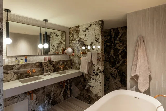 جناح، Yndo Hotel 4/4