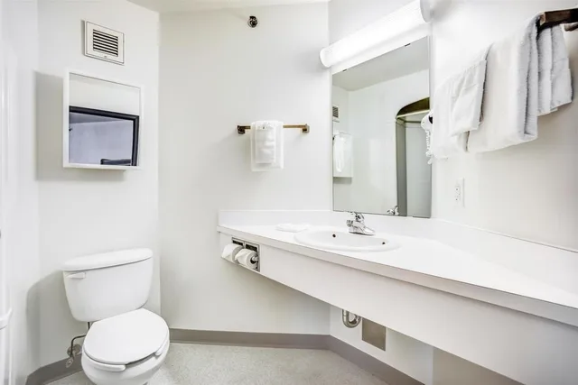 غرفة بسرير كوين لغير المدخنين، Motel6 Red Deer, AB 4/5
