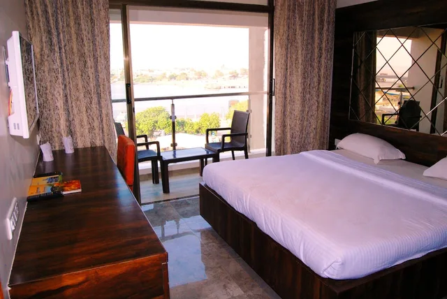 غرفة بريميوم بإطلالة على المدينة بشرفة، HOTEL APAAR 8/10
