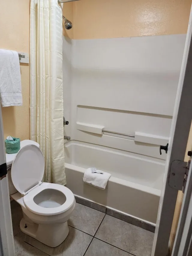 Standard, 2 Double Beds, Smoking, Key West Inn Clanton 4/5