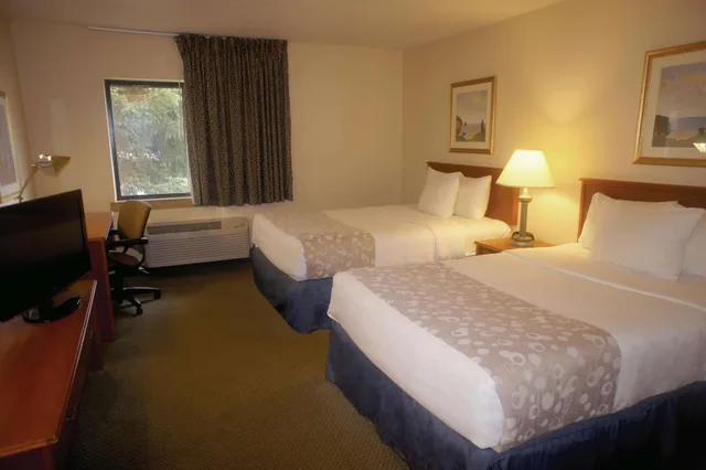 غرفة ديلوكس بسريرين كوين، La Quinta Inn By Wyndham Indianapolis Airport Executive Drive 1/2