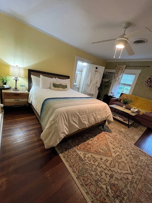 غرفة عائلية بسرير كوين مع أريكة، Beach Drive Inn Bed &amp; Breakfast 1/1