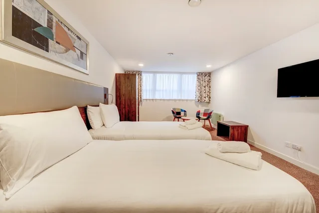 غرفة قياسية بسرير مزدوج أو سريرين منفصلين، OYO Plymouth Central Hotel 2/4